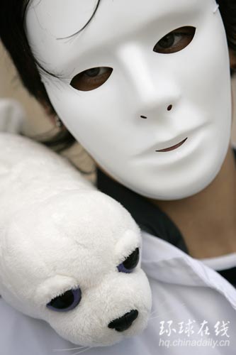 西班牙民众抗议加拿大捕杀海豹[组图]