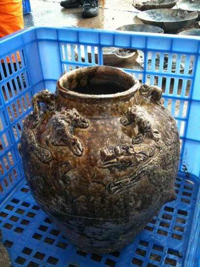 明代沉船南澳一号出水青花瓷大盘等一批瓷器