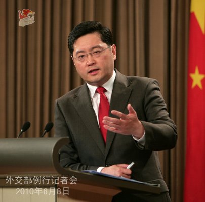 2010年6月8日，外交部发言人秦刚举行例行记者会答问
