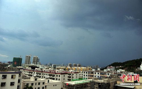强热带风暴“康森”来袭 三亚上空乌云密布