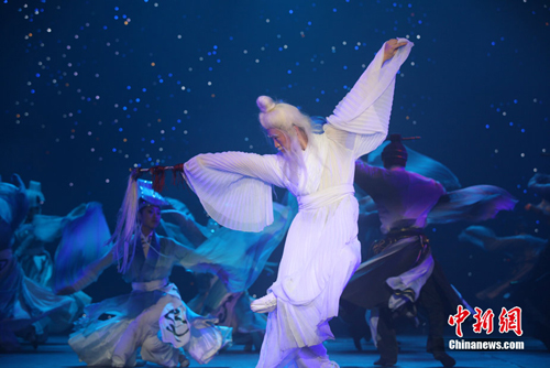 青岛国际海洋节大型海景演出举行