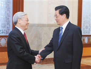 10月11日，胡锦涛与越共中央总书记阮富仲举行会谈 新华社发