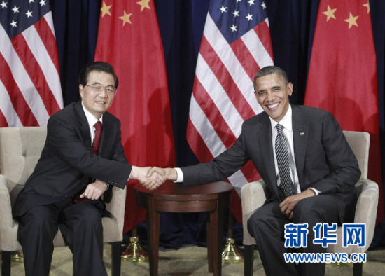 11月12日，国家主席胡锦涛在美国夏威夷会见美国总统奥巴马。新华社记者鞠鹏摄