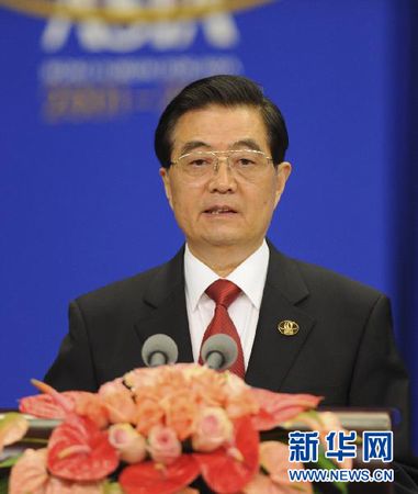 4月15日上午，博鳌亚洲论坛2011年年会在海南博鳌开幕，中国国家主席胡锦涛在开幕式上发表主旨演讲。新华社记者 李学仁 摄