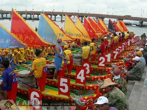 2011防城港国际海上龙舟节开赛 缅甸队夺冠(组图)