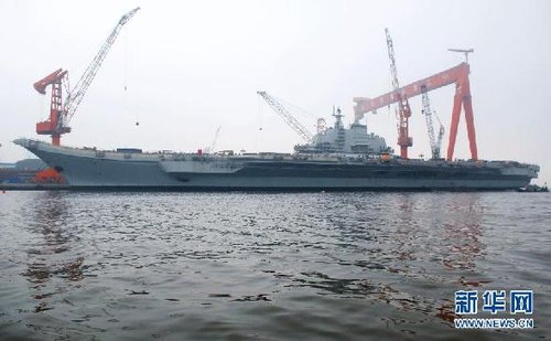 中国航母平台今日出海进行首次航行试验(图)