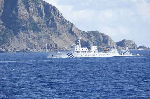 两岸公务船同时进钓鱼岛毗连区 与日舰对峙喊话