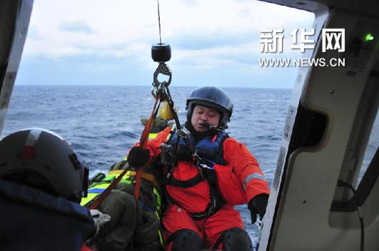 #（社会）（2）北海救助飞行队风浪中抢救危重渔民