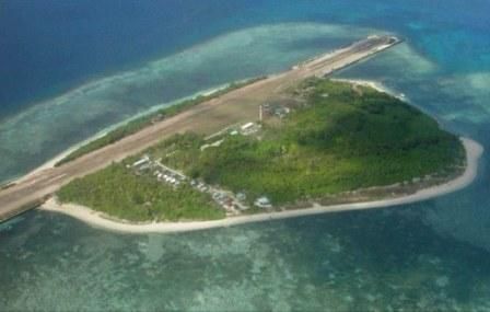 南沙群岛第二大岛中业岛。该岛被菲方非法控制40年，并在中业岛派出军队，修建机场。