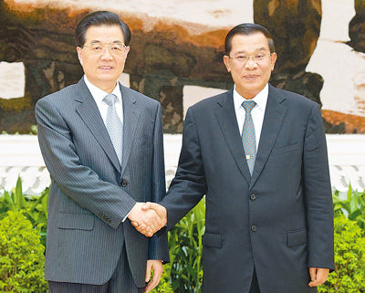 3月31日，国家主席胡锦涛在金边会见柬埔寨首相洪森。新华社记者 王 晔摄
