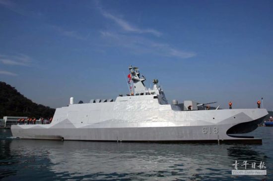 台湾海军首艘高速隐形导弹护卫舰“沱江舰”23日在苏澳港举行交舰典礼。岛内舆论称，这种被称为“航母杀手”的舰艇针对大陆的意图明显。