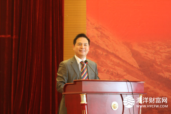 央视著名主持人唐剑宣读《中国健康幸福乳山宣言》