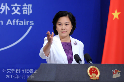 华春莹主持例行记者会