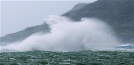 强台风靠近冲绳居民接到避难警报安倍指示救援