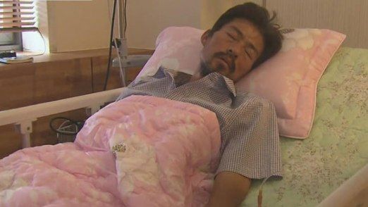 韩国沉船遇难学生家属金某绝食后在医院接受治疗。