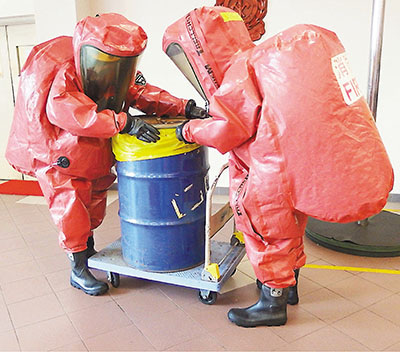 香港海面发生化学品泄漏事故消防专队火速处理