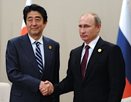 安倍与普京（右）。