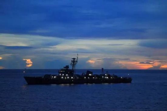 海军护卫舰昼夜守候南海