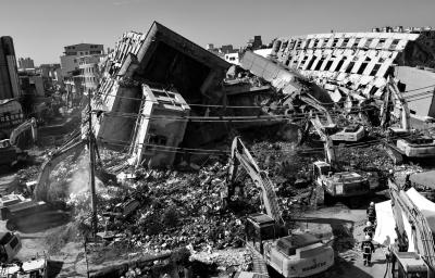 台湾地震已致43人遇难 检方拘提坍塌大楼建筑商