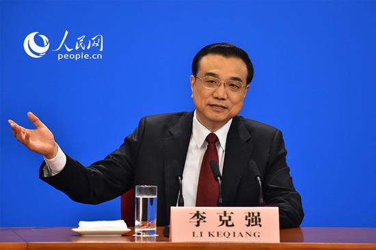 国务院总理李克强回答中外记者问。人民网记者 于凯 摄
