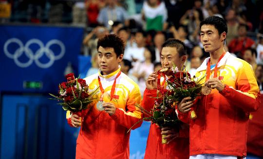 图文-乒乓球男单中国包揽前三甲 领奖台上中国三雄