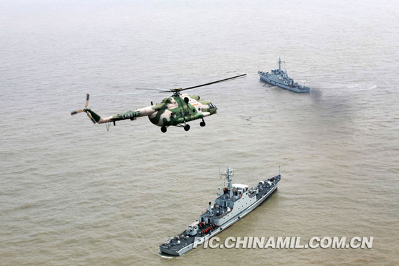 猎潜艇编队与陆航直升机协同作战