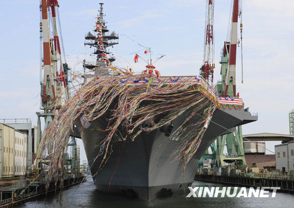 8月21日，在日本横滨的石川岛播磨重工造船厂，日本最新一艘超大型直升机驱逐舰“伊势”号在此举行命名和下水仪式。“伊势”号为今年3月服役的“日向”号直升机驱逐舰的同级舰，舰长197米、宽33米、标准排水量1.395万吨，其规模超过了一些国家的轻型航空母舰。该舰采用了全船前后贯通式甲板，有能力起降日本陆、海、空自卫队的所有大型直升机。“伊势”号下水标志着其进入武器和作战装备的列装阶段，该舰预计于2011年加入日本海上自卫队服役。