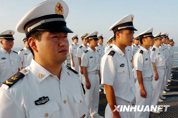 9月10日，中国海军护航编队任务官兵代表列队“舟山”舰飞行甲板，参加中俄海军联合护航启航仪式。当地时间9月10日17时45分（北京时间22时45分），中国海军护航编队“舟山”号导弹护卫舰与俄罗斯海军护航编队“特里布茨海军上将”号大型反潜舰起航出发，在亚丁湾海域执行首次联合护航任务。这是中国海军赴亚丁湾、索马里海域执行护航任务以来首次与外国海军实施联合护航。 