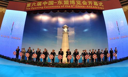 10月20日,第六届中国-东盟博览会在广西南宁国际会展中心开幕。这是开幕式上的剪彩仪式。新华社记者 周华 摄