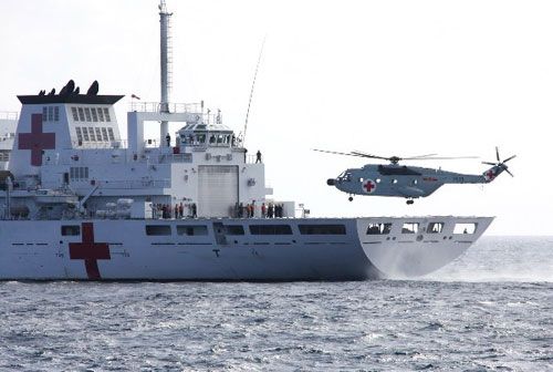 “和平方舟”号抵西沙群岛 将对岛礁军民进行巡诊
