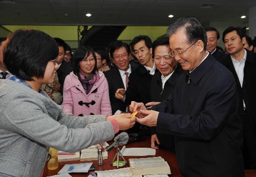 组图：温家宝在上海江苏考察