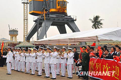 中国海军编队抵达越南海防市开始访问 中国海军编队抵达越南海防市开始访问