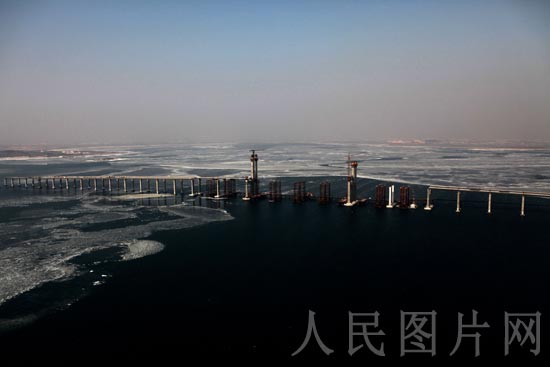 冰封中的海湾大桥  版权作品， 请勿转载。.jpg