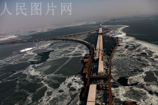 冰封中的海湾大桥  版权作品， 请勿转载。.jpg