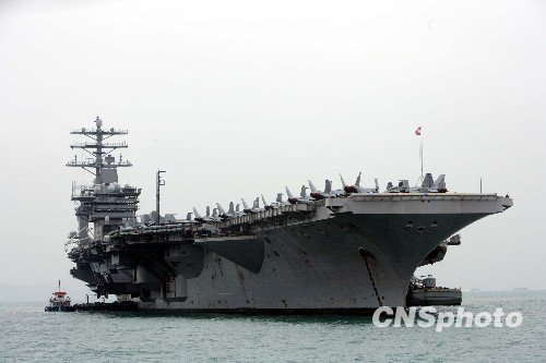 组图：美国航空母舰“尼米兹号”抵港