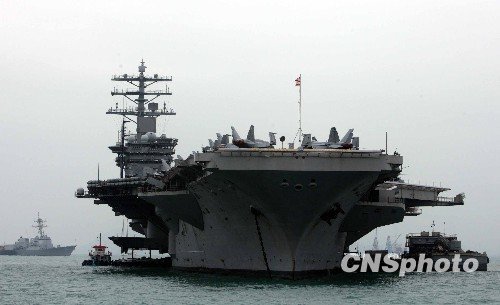 组图：美国航空母舰“尼米兹号”抵港
