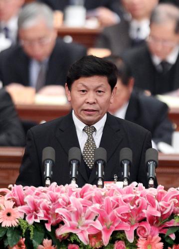 3月7日,全国政协十一届三次会议在北京人民大会堂举行第二次全体会议。这是宋晓梧委员作《调整收入分配结构 加快经济发展方式转变》的发言。 新华社记者 谢环驰 摄
