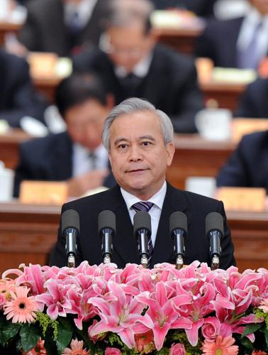 3月7日,全国政协十一届三次会议在北京人民大会堂举行第二次全体会议。这是王钦敏委员代表致公党中央作《调结构 抓转移 促进长三角区域合作新发展》的发言。新华社记者 李涛 摄