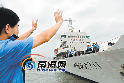 4月1日，中国渔政南沙巡航护渔编队在三亚启航。