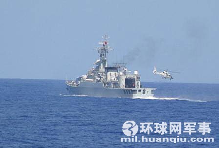 4月22日日本军方公布跟踪拍摄中国海军舰艇编队，直9舰载直升机从541号导弹护卫舰起飞
