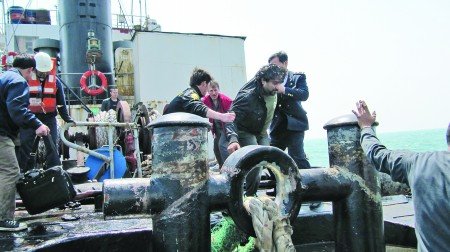 两艘万吨货轮威海海域相撞 46名船员全部获救