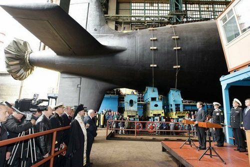资料图:俄罗斯海军最新型“北德文斯克”号核潜艇的下水仪式