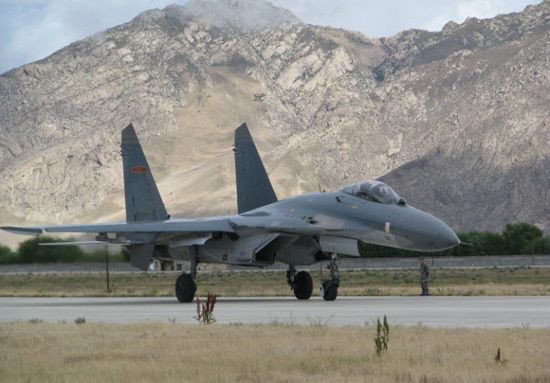 解放军空军进驻高原基地的歼11战机
