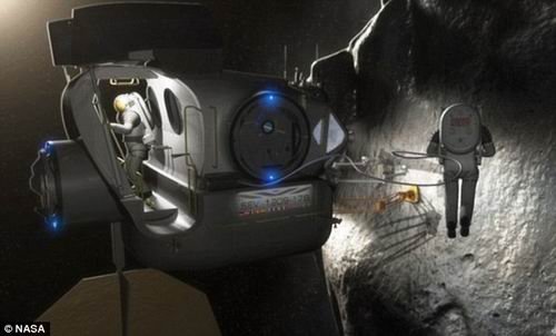 美国宇航员在海底巨大岩石上模拟登陆小行星