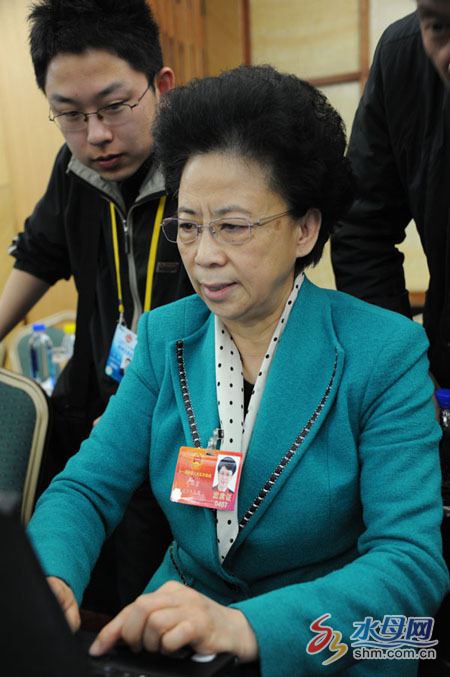 全国人大代表沈丽荣
