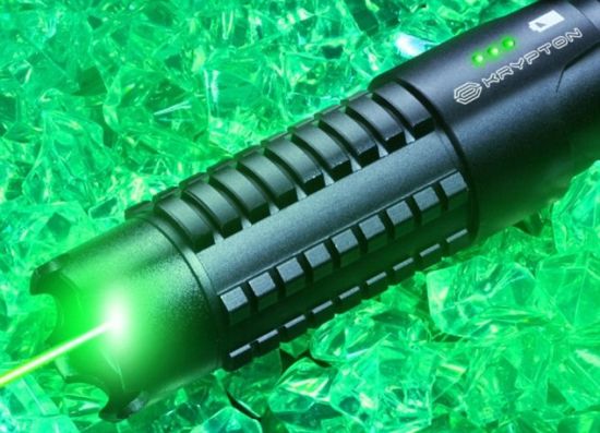 Wicked Lasers公司实施这个营销策略的目的是宣传他们的S3激光器。但野生动物专家还研究了鲨鱼对这个附件的反应。