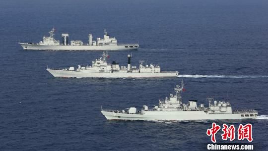 由巴基斯坦倡导组织的“和平—13”多国海上联合军事演习，将于3月4日至8日在卡拉奇及其附近海域举行，中国海军编队3艘舰艇将在赴亚丁湾执行第十四批护航任务途中参加此次演习。中新社发 王长松 摄