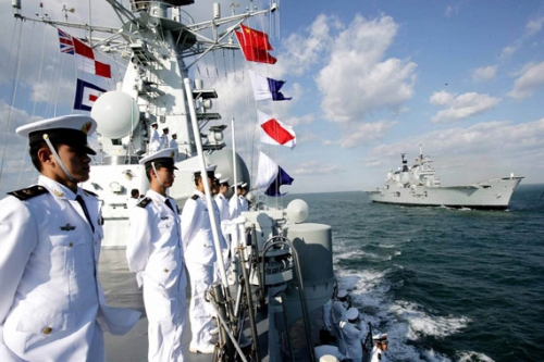 中国军舰首次穿越好望角时军人进入临战状态