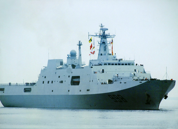 图文:中国海军071级998号大型登陆舰