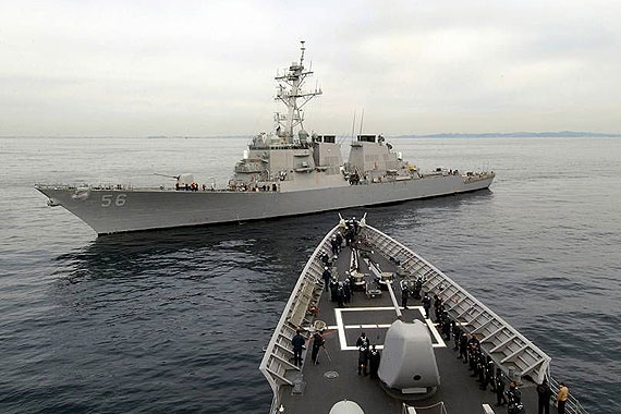约翰•麦凯恩号(DDG-56)计划于本月28日在韩国釜山港举行舰长卸任仪式及新舰长上任仪式，之后将前往东海海域